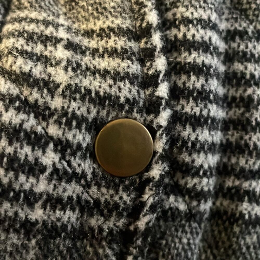 Miami Black and white plaid fluffy vest size small - Picture 6 of 6